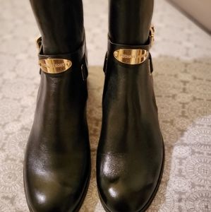 Micheal Kors Black leather ankle boot sz 7.5